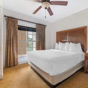 1 Bedroom Queen Suite
